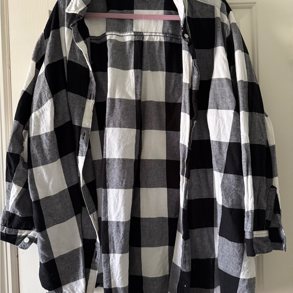 🎆 5 for 30$ 🎆 Old Navy Black and White Plaid Button Down Shirt
